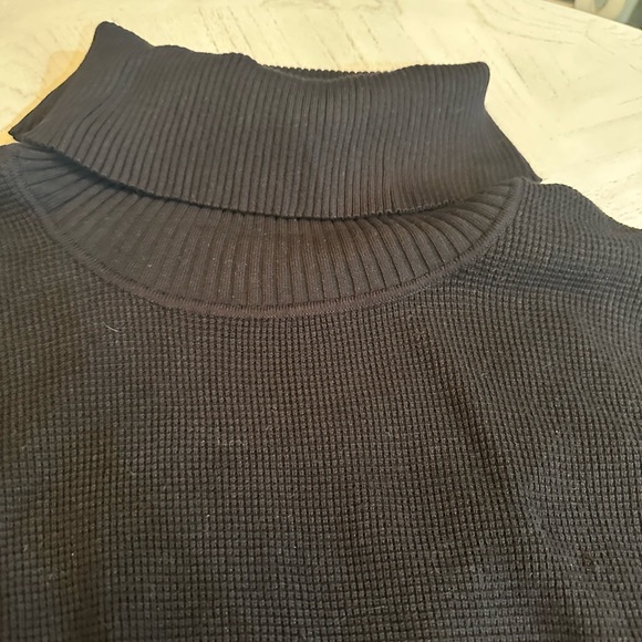 XL revolution sweater turtleneck style with front pockets - Picture 3 of 5